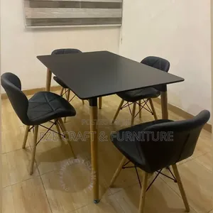 Set na Tebur da Kujeru 4 na Gidan Abinci