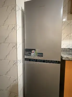 Hisense Refrigerator 225L - An Yi Amfani Da Shi Shekara 1