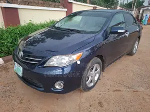 Toyota Corolla LE Sedan 2013 - Shuɗi