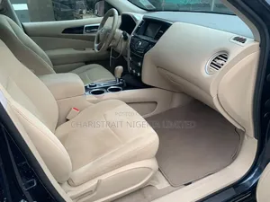 Nissan Pathfinder SV 4WD na 2015