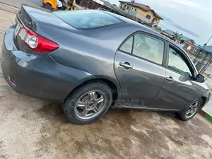 Toyota Corolla LE Sedan 2012