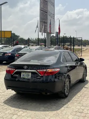 2015 Toyota Camry SE Sedan
