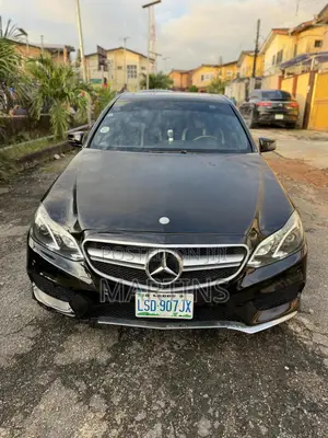 Mercedes-Benz E350 4Matic Sedan ta 2012