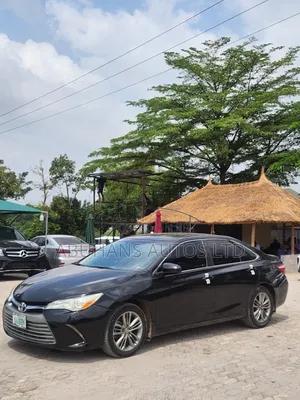 2015 Toyota Camry SE Sedan