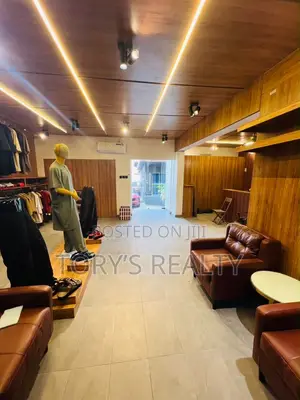 Babban Shagon 40 SQM A Ƙasa don Ƙara, Lekki Phase 1