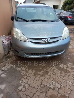 Toyota Sienna 2005 Shuɗi