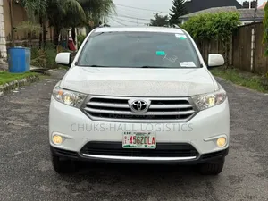 Toyota Highlander SE 2012 Fari