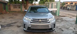 2019 Toyota Highlander LE V6 Blue - Wadda Akawo