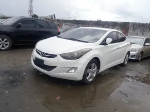 Hyundai Elantra 2013 Fari