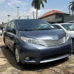 Toyota Sienna XLE 2015 Mai Kujeru 7 AWD Minivan