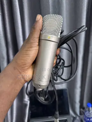 Rode NT1-A Studio Condenser Microphone tare da Carton