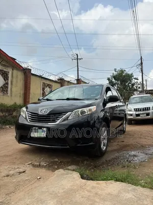 Toyota Sienna 2014 Black