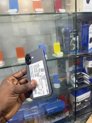 Apple iPhone 17 256GB Baki (Amfani da UK)