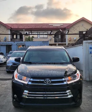 2014 Toyota Highlander XLE SUV - Facelifted to 2018