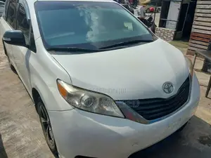2016 Toyota Sienna Limited Premium 7 Passenger White