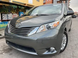 2011 Toyota Sienna XLE 7 Passenger Green