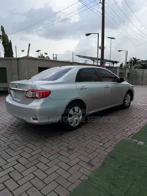 2013 Toyota Corolla LE Sedan - Amfani Da Aka Yi A Kasashen Waje