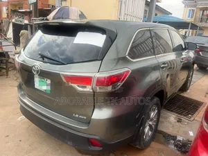 2015 Toyota Highlander LE 3.5L SUV