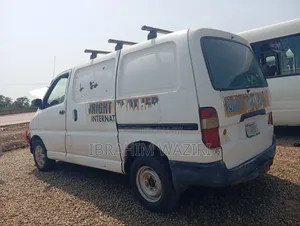 Toyota HiAce Bus 2006