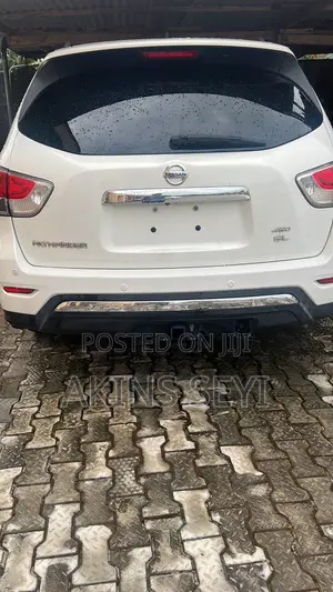 Nissan Pathfinder S 4x4 2013
