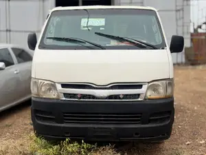 Toyota HiAce Bus 2010