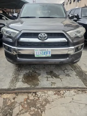 Toyota 4Runner SR5 4WD SUV na 2010