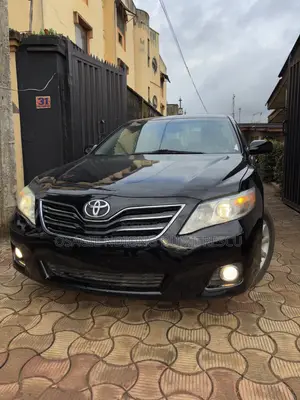 Toyota Camry XLE V6 Baƙar Fata 2010