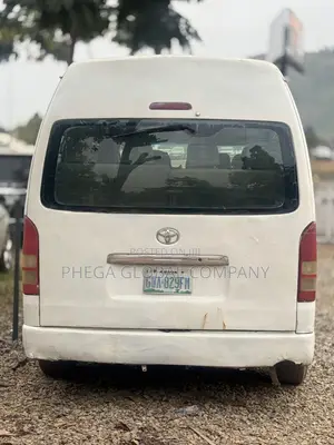 Toyota HiAce Bus 2010