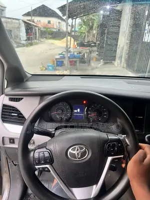 Toyota Sienna LE 2016 Mai Zama 8