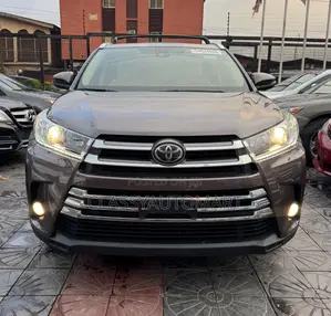 2018 Toyota Highlander XLE 4x4 V6 Brown