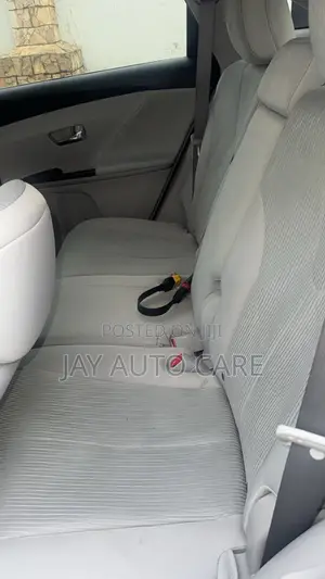 Toyota Venza LE 2010 Silver