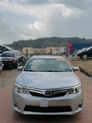 Toyota Camry XLE Sedan 2013