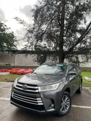 2018 Toyota Highlander Gray