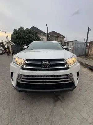 2018 Toyota Highlander Limited 4x4 V6 SUV - Fari