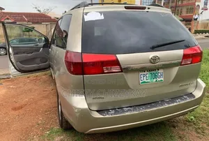 Toyota Sienna 2005 Silver