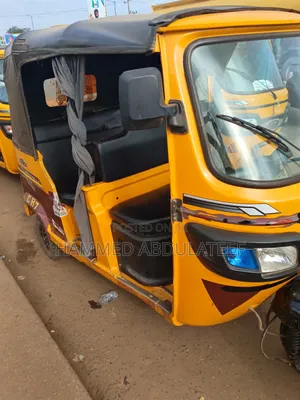 TVS Motar Daukan Kaya 2025 Mai Launi Yellow