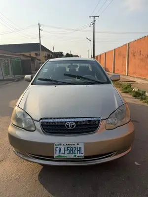 Toyota Corolla LE 2005 Zinariya