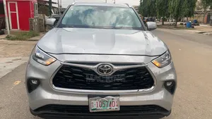 Toyota Highlander XLE 2020 Silver