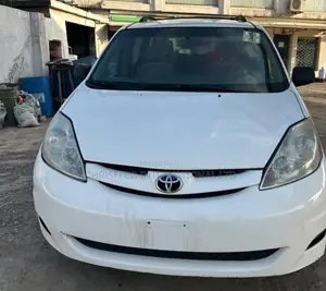 2007 Toyota Sienna LE 4WD Minivan