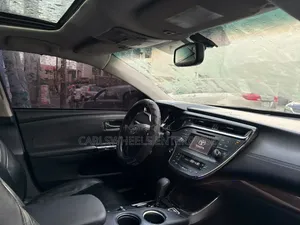 2014 Toyota Avalon XLE Premium Sedan - Burgundy