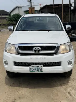 Toyota Hilux 2.5 D-4D SRX 2012 Fari