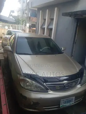Toyota Camry 2004 Zinariya