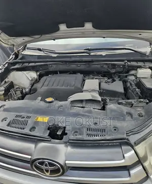 2016 Toyota Highlander Limited Platinum V6 4x2 Fari