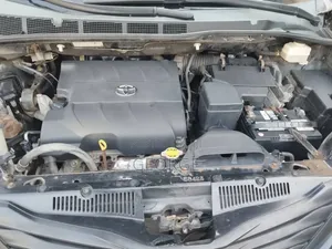 Toyota Sienna LE 2012 Mai Zama 7, Motar Iyali