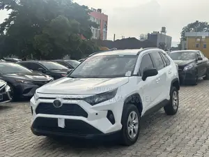 Toyota RAV4 2021 Fari