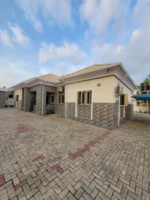 Gidan Gyara 3 Bedroom tare da Dakunan Studio don Hayarwa, Titin Jirgin Sama Abuja