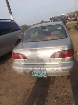 Toyota Corolla 1999 Zinariya