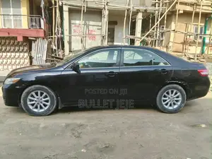 2010 Toyota Camry XLE Sedan