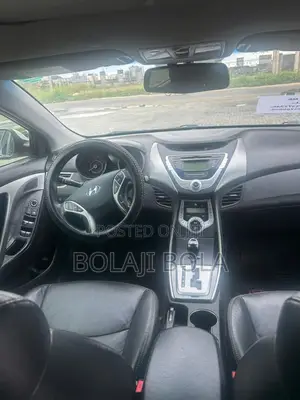 Hyundai Elantra Limited 2012 Fari
