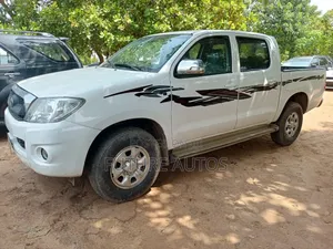 Toyota Hilux 2010 Fari